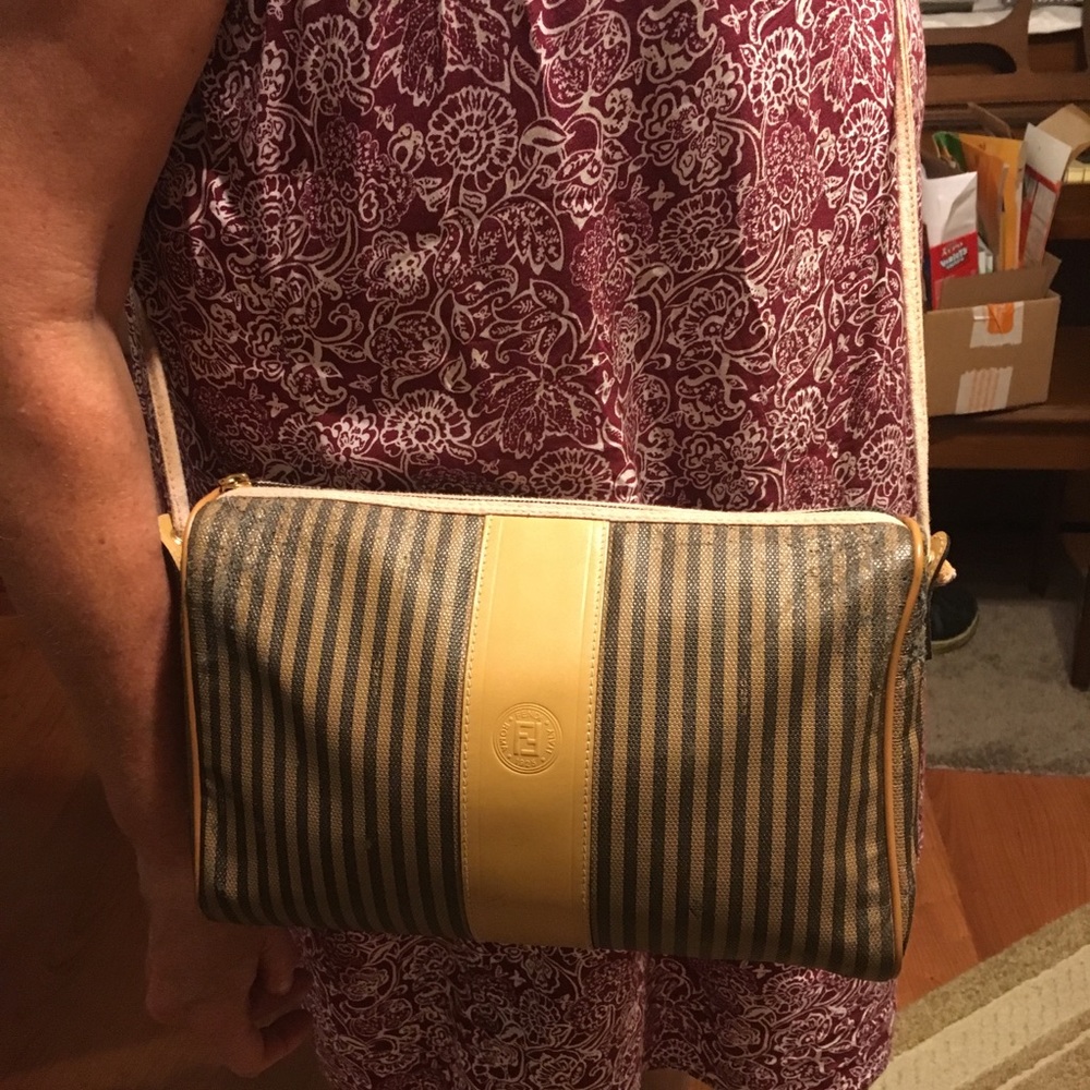 Authentic Vintage FENDI Penguin Handbag - Picture 8 of 8
